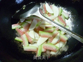 茭白鸡蛋炒西瓜皮的做法步骤：13