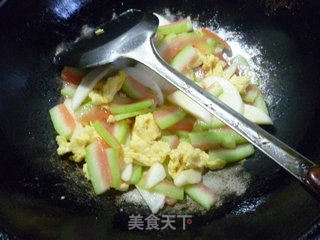 茭白鸡蛋炒西瓜皮的做法步骤：17