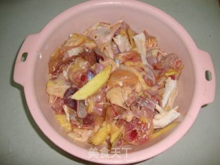 【香菇黄酒焖滑鸡】---营养 美味的组合的做法步骤：2