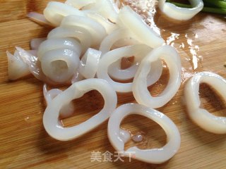 酥炸鱿鱼圈的做法步骤：3