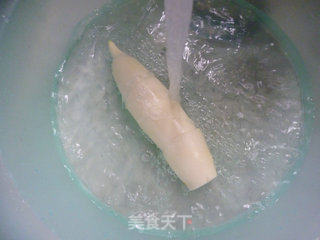 酸菜茭白炒猪耳朵的做法步骤：2