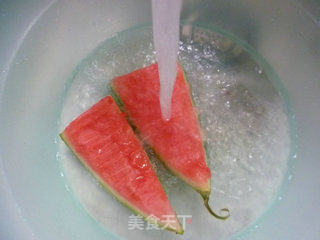 腐竹炒西瓜皮的做法步骤：3