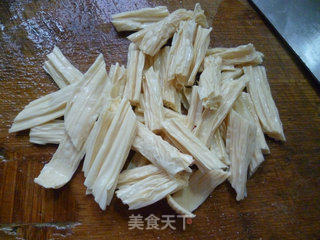 腐竹炒西瓜皮的做法步骤：6