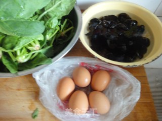 菠菜鸡蛋饺子的做法步骤：1