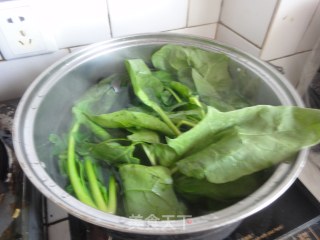 菠菜鸡蛋饺子的做法步骤：2