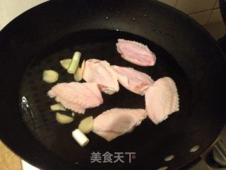 可乐鸡翅中的做法步骤：2