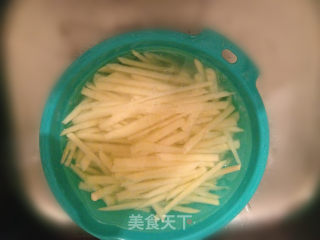 酸辣土豆丝的做法步骤：3