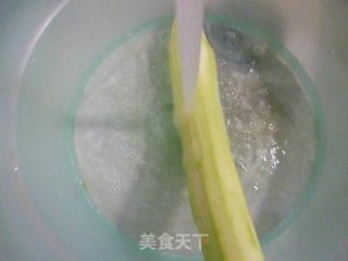 紫菜小海蜒炒夜开花的做法步骤：2