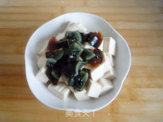 皮蛋豆腐的做法步骤：6