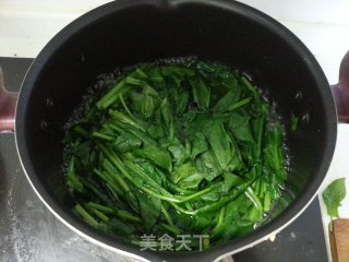 吸引小盆友的美食--翡翠蝴蝶面&螺旋面的做法步骤：2