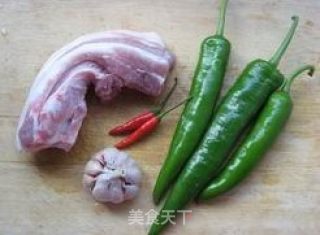 〖生爆盐煎肉〗——热火朝天滋味，地道川味的做法步骤：1