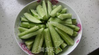 凉拌黄瓜〖夏日快收菜〗的做法步骤：1