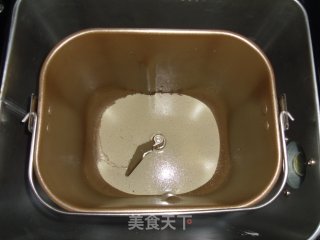 热狗肠面包卷的做法步骤：1