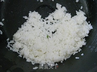 开胃养眼饭--------五彩菠萝炒饭（巧挖菠萝）的做法步骤：9
