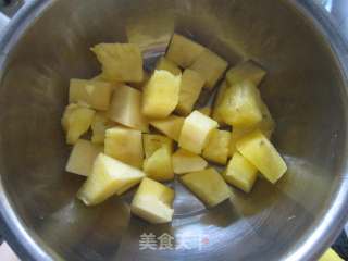 菠萝咕噜肉的做法步骤：2