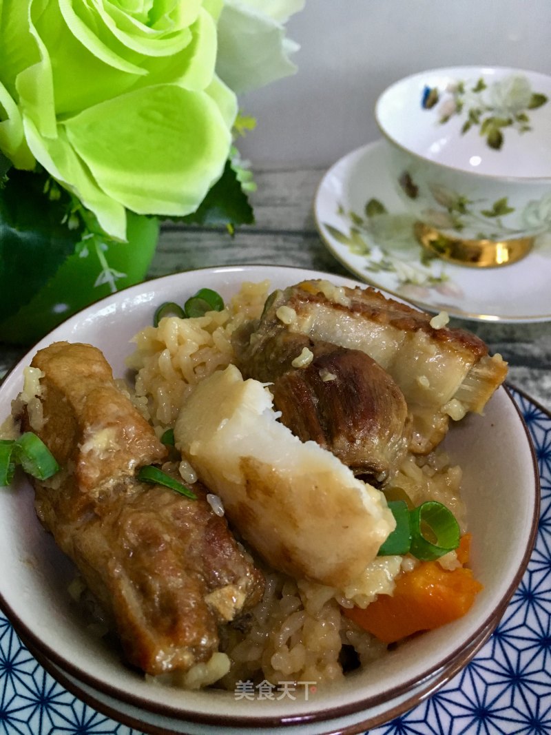 “米饭”排骨芋头焖饭的做法