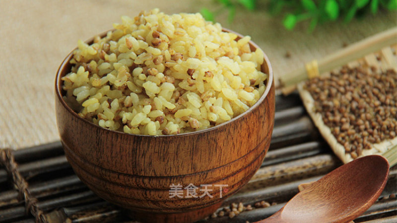 你吃过加点粒粒的大米饭吗？苦荞大米饭的做法