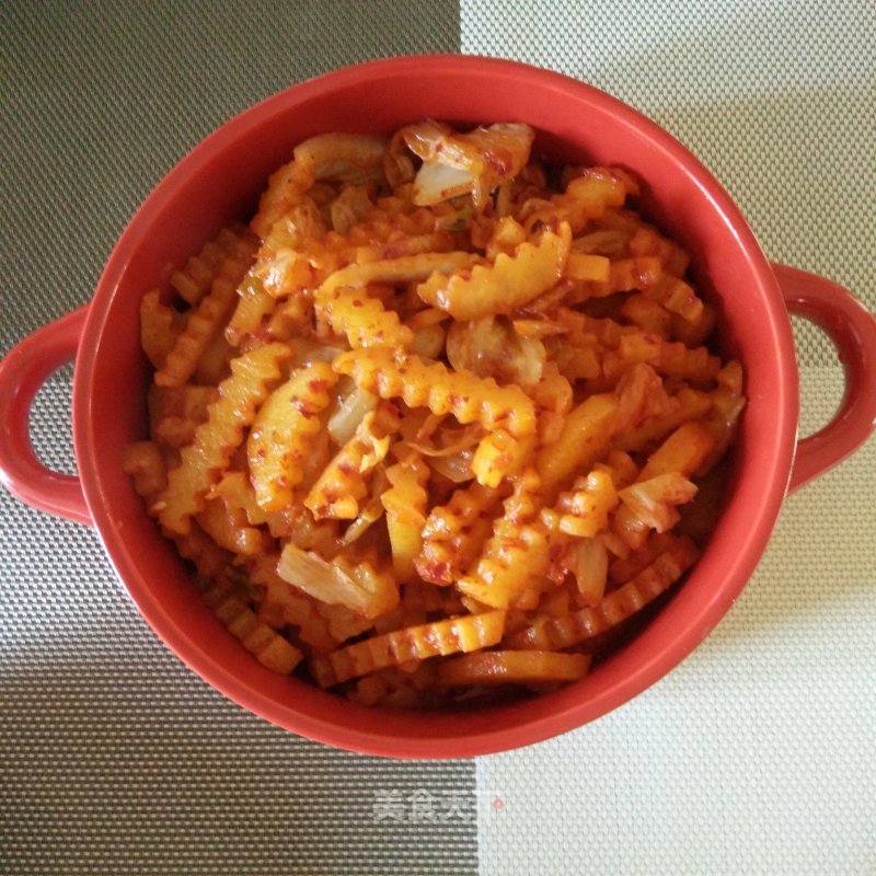 辣白菜炒琅琊土豆条的做法