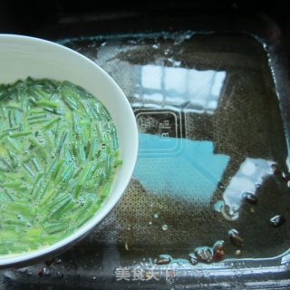 葱香土鸭蛋的做法步骤：5