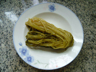 雪菜茭白炒带豆的做法步骤：2