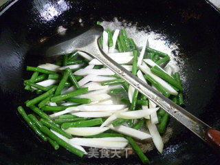 雪菜茭白炒带豆的做法步骤：10