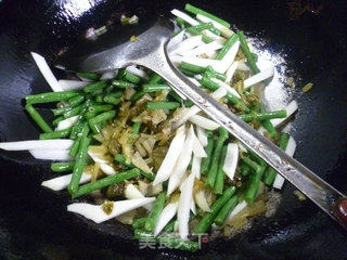 雪菜茭白炒带豆的做法步骤：11