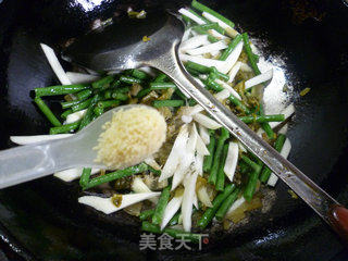 雪菜茭白炒带豆的做法步骤：13