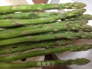 枸杞炒芦笋的做法步骤：1