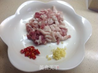 家常味道最亲切------肉丝炒豇豆的做法步骤：2
