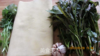 香椿拌豆皮的做法步骤：1