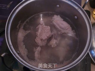 当归养生排骨汤的做法步骤：2