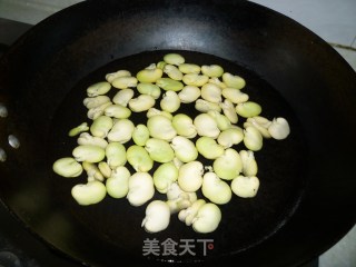 金钩蚕豆的做法步骤：2
