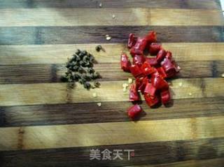核桃香煸苦瓜的做法步骤：3