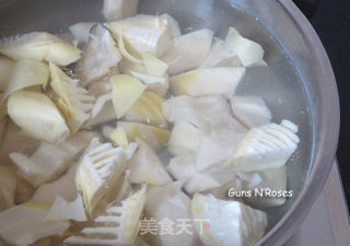 竹笋烧排骨的做法步骤：5