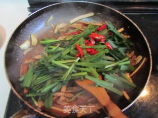 韭菜香干炒肉丝的做法步骤：7