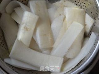 【酱脆萝卜皮】----最受欢迎的餐前菜,好吃不在出身低的做法步骤：4