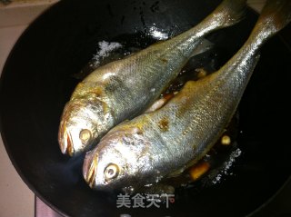 酱烧黄鱼的做法步骤：5