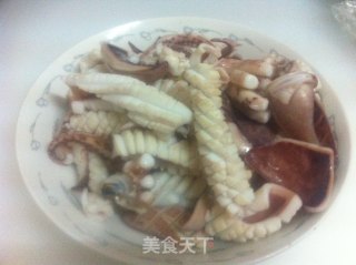 洋葱爆鱿鱼~的做法步骤：2
