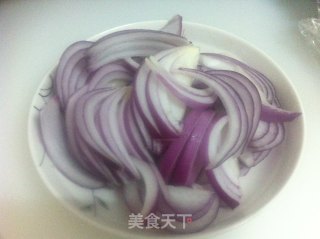 洋葱爆鱿鱼~的做法步骤：3
