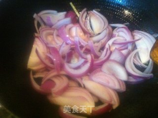 洋葱爆鱿鱼~的做法步骤：5