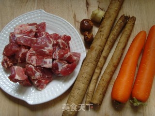 【牛蒡煲猪骨】的做法步骤：1