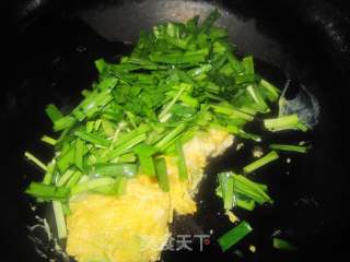 韭菜炒鸡蛋的做法步骤：8