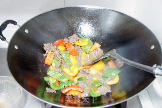 彩椒炒牛肉的做法步骤：6