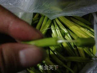 一撮盐的美味——清炒鲜黄花的做法步骤：2