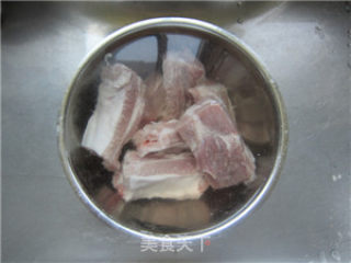 蒜子烧排骨的做法步骤：2