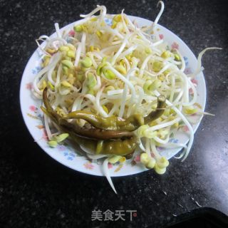 酸辣黄豆芽的做法步骤：1