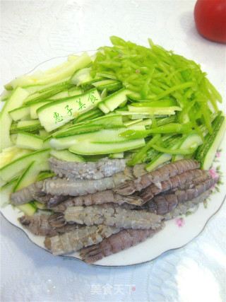 虾爬子角瓜的做法步骤：2