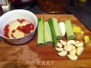 土豆烩牛肉卤蛋的做法步骤：4