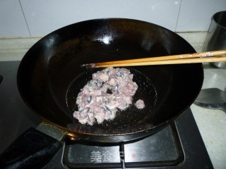 一鱼两吃-------豌豆鱼丁、鱼骨汤的做法步骤：7