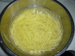 酸辣土豆丝的做法步骤：2